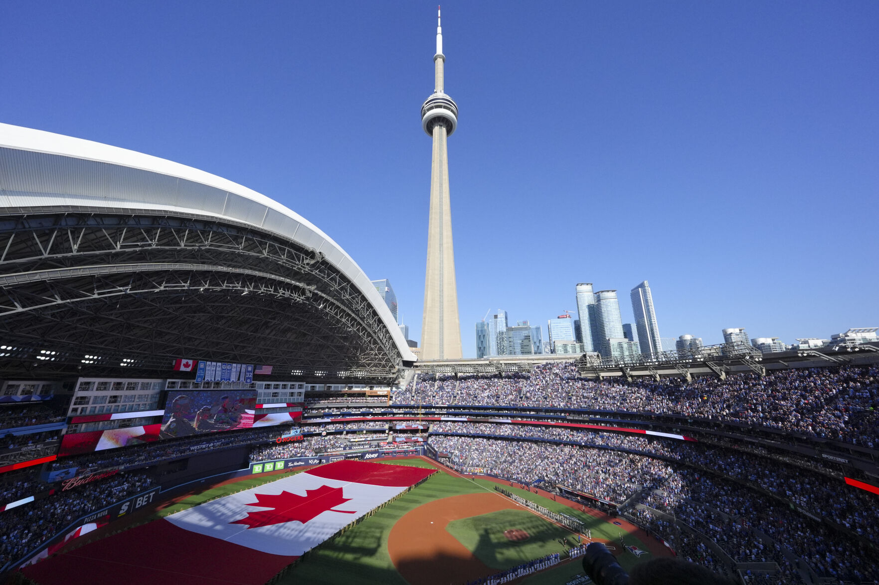 Photo-Gallery-BBO-ALDS-Yankees-Jays 01
